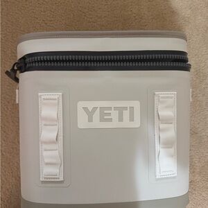 YETI Hopper Flip 12 Cape Taupe